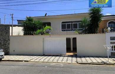 Imagem: A casa possui 3 Dormitórios, 4 Banheiros, 4 Vagas na garagem