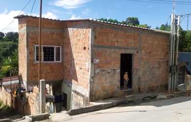 Imagem: A casa possui 4 Dormitórios, 3 Banheiros e está localizado