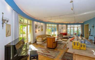 Imagem: O apartamento possui 4 Dormitórios, 4 Banheiros, 2 Vagas na