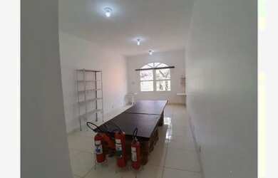 Imagem: O depósito possui 30m² de Área e está localizado em Barra