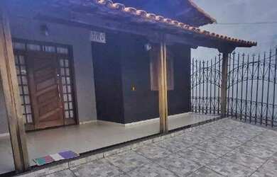 Imagem: A casa possui 4 Dormitórios, 4 Banheiros, 5 Vagas na garagem