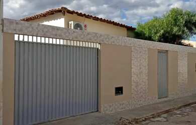 Imagem: A casa possui 3 Dormitórios, 2 Banheiros, Imóvel mobiliado