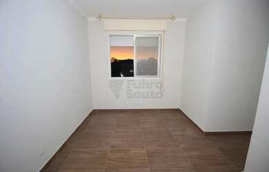 Imagem: O apartamento possui 3 Dormitórios, 1 Banheiro, 1 Vaga na garagem