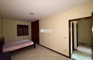 Imagem 10: Casa estilo sobrado com 3 quartos sendo 1 suíte disponível para locação no bairro Jardim P