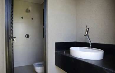 Imagem 7: Jardins Versalhes. Piscina, Varanda, 213m² de Áreae2 Vagas na garagem