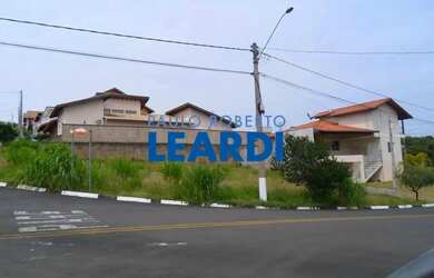 Imagem: O terreno possui 462m² de Área e está localizado em Pinheirinho