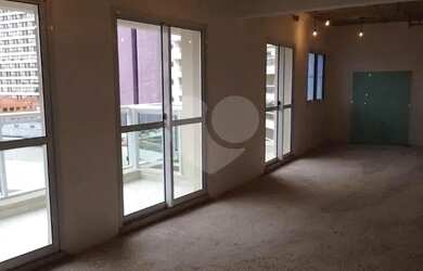 Imagem: O depósito possui 2 Vagas na garagem, 94m² de Área e está