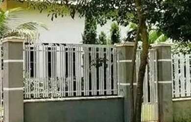 Imagem: A casa possui 4 Dormitórios, 4 Banheiros, 5 Vagas na garagem