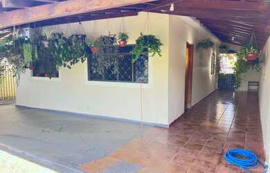 Imagem: A casa possui 2 Dormitórios, 1 Banheiro, 3 Vagas na garagem