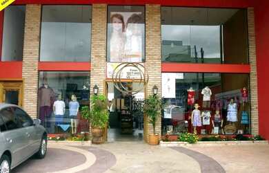 Imagem: O depósito possui 5 Vagas na garagem, 390m² de Área e está