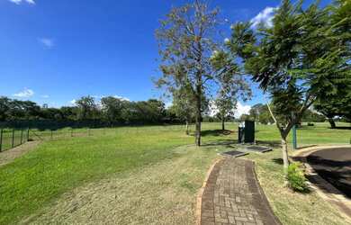 Imagem: O terreno possui 1376m² de Área e está localizado em Yolanda