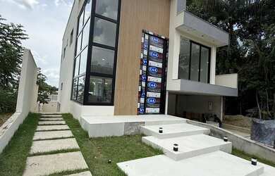 Imagem: A casa em condomínio possui 4 Dormitórios, 5 Banheiros, 4