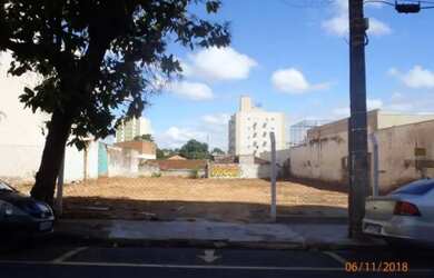 Imagem: O terreno possui 968m² de Área e está localizado em Centro