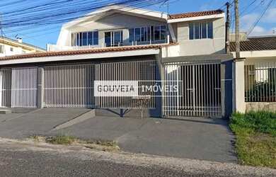 Imagem: A casa possui 5 Dormitórios, 5 Banheiros, 4 Vagas na garagem