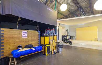 Imagem: O depósito possui 370m² de Área e está localizado em Campos