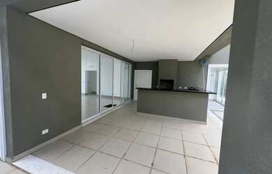 Imagem: A casa possui 4 Dormitórios, 5 Banheiros, 5 Vagas na garagem