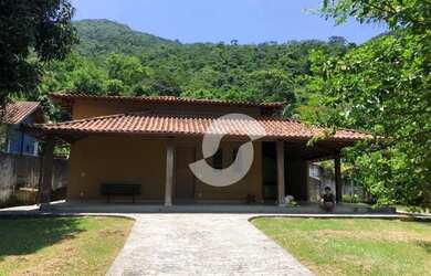 Imagem: A casa possui 3 Dormitórios, 4 Banheiros, 4 Vagas na garagem