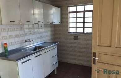 Imagem: A casa possui 3 Dormitórios, 2 Banheiros, 1 Vaga na garagem