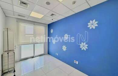 Imagem: O depósito possui 4 Vagas na garagem, 140m² de Área e está