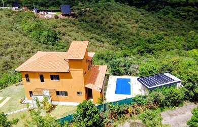 Imagem: A casa possui 3 Dormitórios, 4 Banheiros, 5 Vagas na garagem