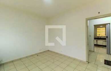 Imagem: A casa possui 2 Dormitórios, 2 Banheiros, 2 Vagas na garagem