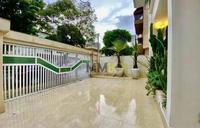 Imagem: A casa possui 3 Dormitórios, 4 Banheiros, 4 Vagas na garagem