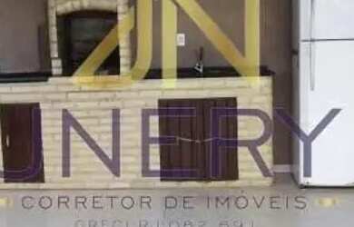 Imagem: A casa possui 3 Dormitórios, 2 Banheiros, 1 Vaga na garagem