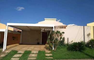 Imagem: A casa em condomínio possui 3 Dormitórios, 1 Banheiro, 2 Vagas