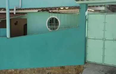 Imagem: A casa possui 2 Dormitórios, 3 Banheiros, 2 Vagas na garagem