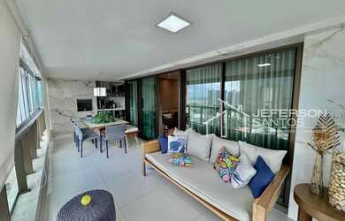 Imagem: O apartamento possui 4 Dormitórios, 5 Banheiros, 3 Vagas na