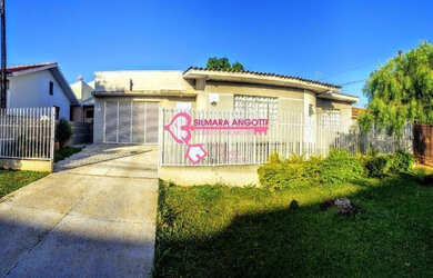 Imagem: A casa possui 2 Dormitórios, 1 Banheiro, 5 Vagas na garagem