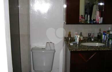 Imagem: A casa possui 3 Dormitórios, 2 Banheiros e 2 Vagas na garagem