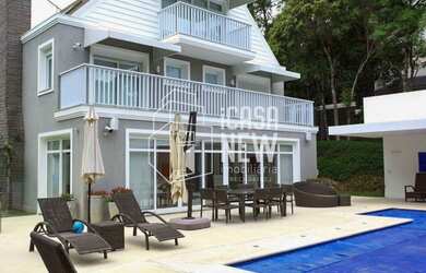 Imagem: A casa em condomínio possui 4 Dormitórios, 5 Banheiros, 4