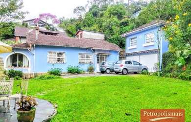 Imagem: A casa possui 5 Dormitórios, 3 Banheiros, 5 Vagas na garagem