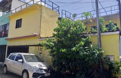 Imagem: A casa possui 4 Dormitórios, 4 Banheiros, 2 Vagas na garagem