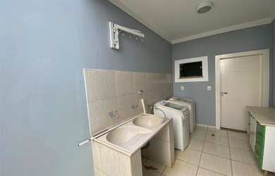 Imagem 2: Lindo sobrado alto padrão a venda de frente ao condomínio San Rafael