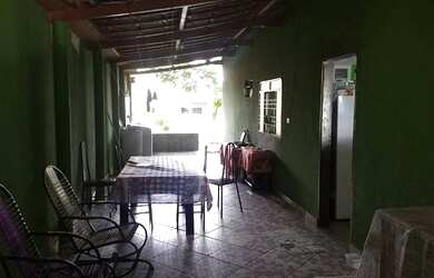 Imagem: A casa possui 2 Dormitórios, 1 Banheiro, 1 Vaga na garagem