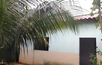 Imagem: A casa possui 2 Dormitórios, 1 Banheiro, 1 Vaga na garagem