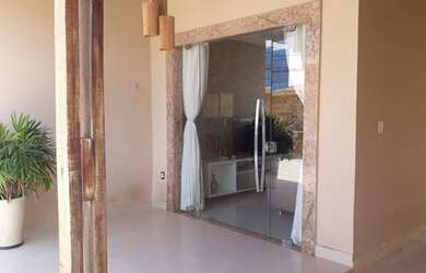 Imagem: A casa em condomínio possui 3 Dormitórios, 2 Banheiros, 3