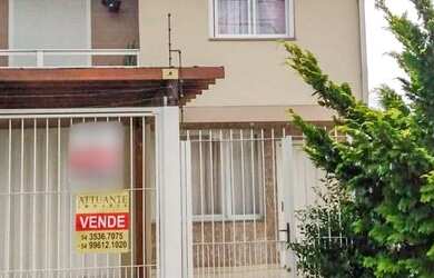 Imagem: A casa possui 3 Dormitórios, 2 Banheiros, 2 Vagas na garagem