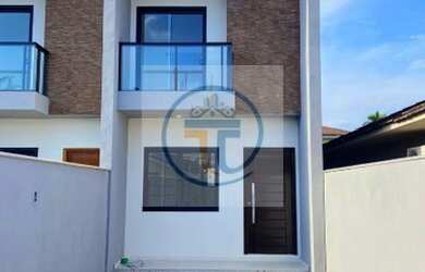 Imagem: A casa possui 2 Dormitórios, 2 Banheiros, 2 Vagas na garagem