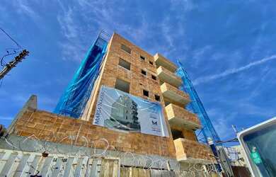 Imagem: O apartamento possui 3 Dormitórios, 1 Banheiro, 2 Vagas na