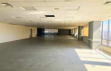 Imagem: O depósito possui 5 Vagas na garagem, 1770m² de Área e está