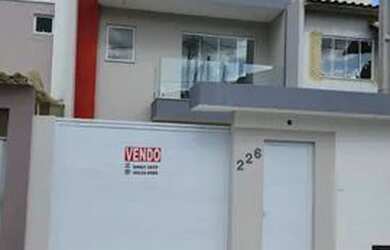 Imagem: A casa possui 4 Dormitórios, 3 Banheiros, 2 Vagas na garagem