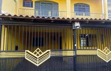 Imagem: A casa possui 5 Dormitórios, 2 Banheiros, 2 Vagas na garagem