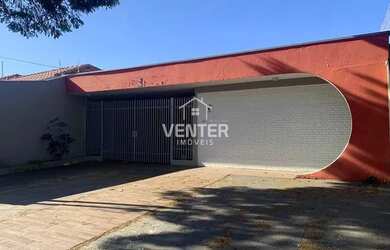 Imagem: A casa possui 1 Dormitório, 3 Banheiros, 5 Vagas na garagem