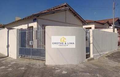 Imagem: A casa possui 2 Dormitórios, 1 Banheiro, 2 Vagas na garagem