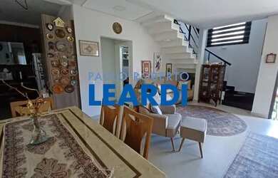 Imagem: A casa em condomínio possui 3 Dormitórios, 4 Banheiros, 3