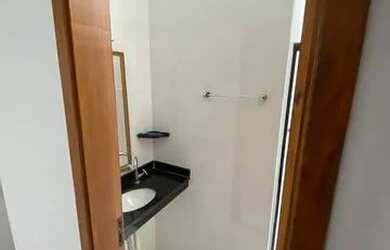 Imagem: A casa em condomínio possui 2 Dormitórios, 2 Banheiros, 1