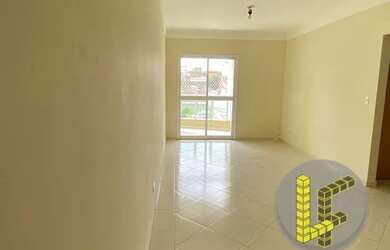 Imagem: O apartamento possui 3 Dormitórios, 1 Banheiro, 2 Vagas na